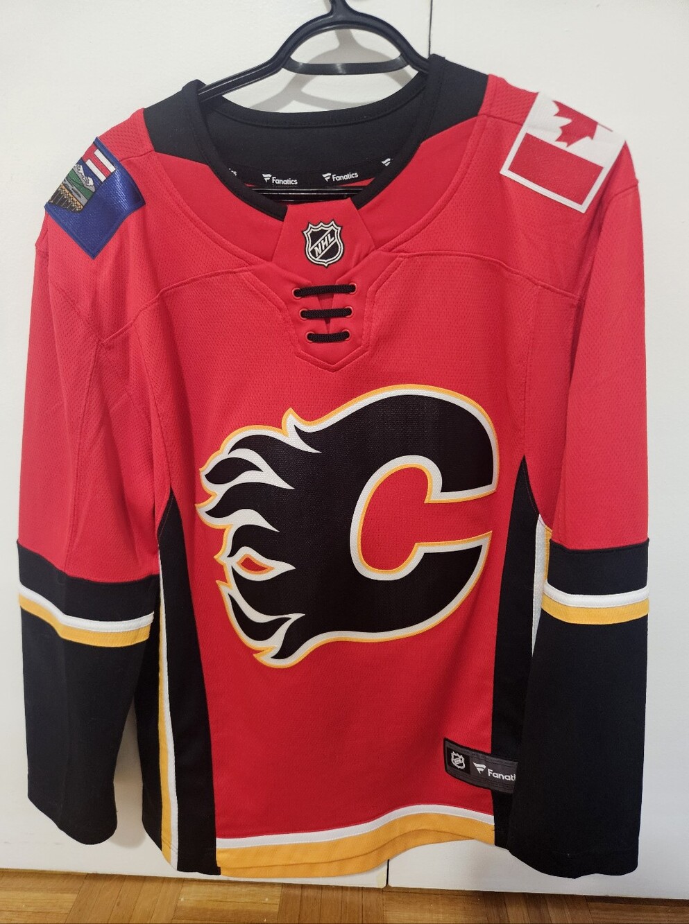 Calgary Flames NHL Official Fanatics Breakaway Hockey Jersey XS